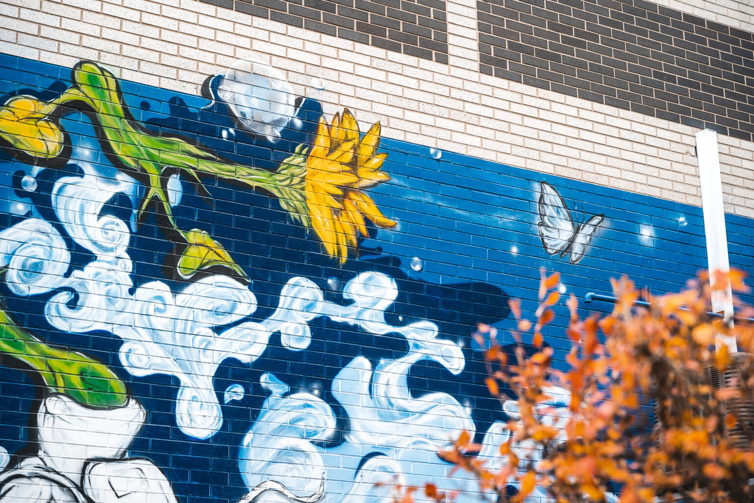 Évasion mural · sunflower detail